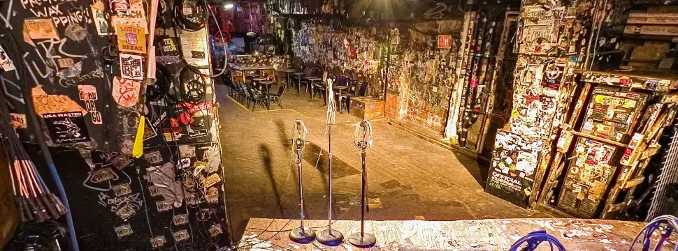 Faça um tour virtual pela icônica casa de shows CBGB