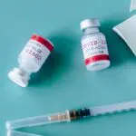 Vacinas contra covid-19 não verificadas são vendidas por até US$ 1.200 na Darknet