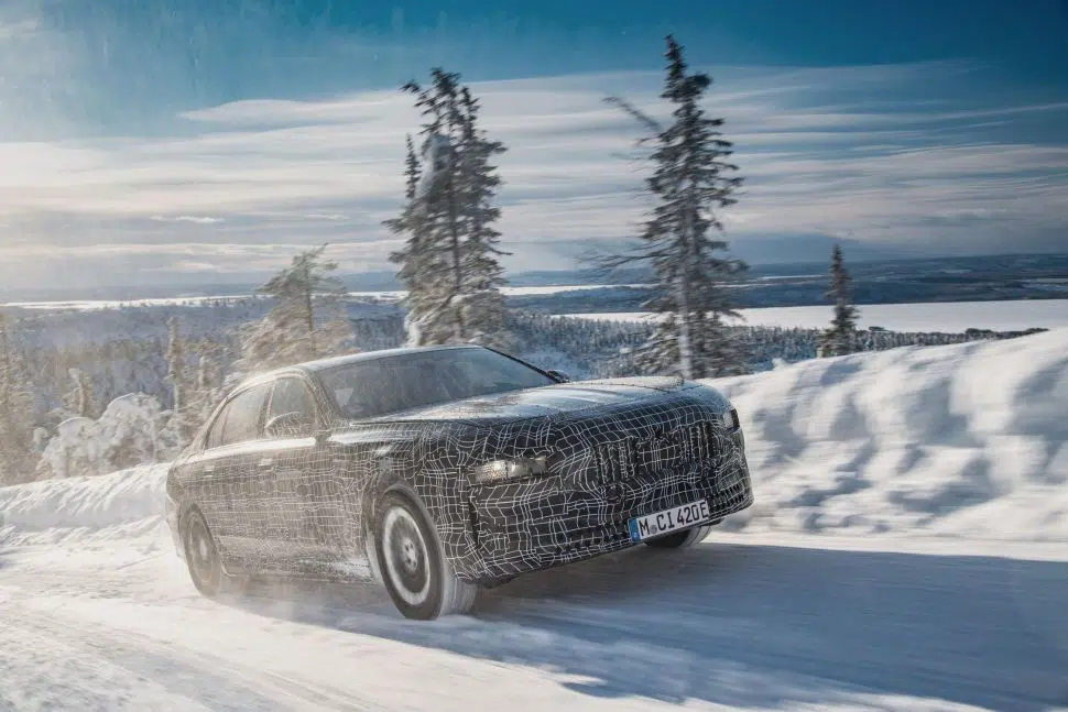 Vídeo: veja o sedã elétrico de luxo BMW i7 em fase final de testes na neve