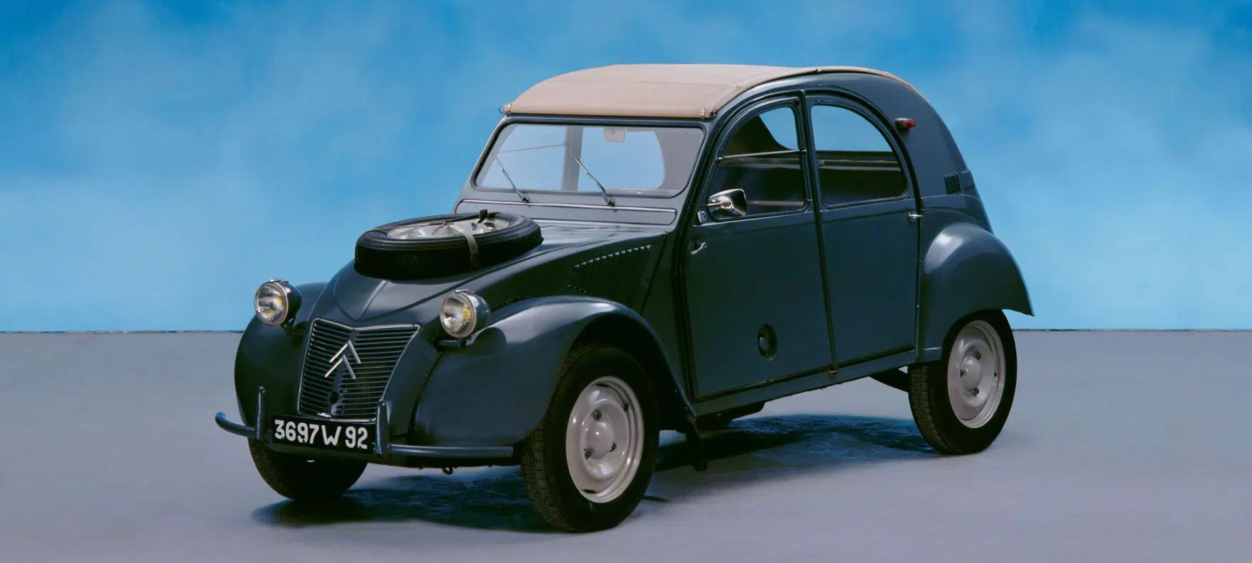 Guerra e ovos: conheça a história do clássico Citroën 2CV