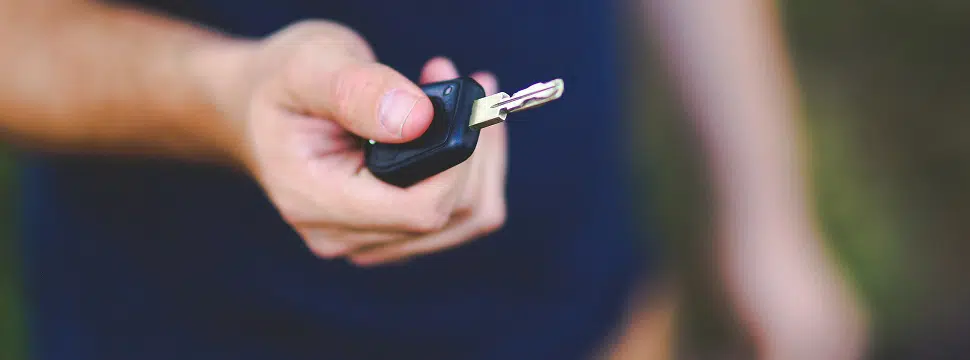 Dicas para não errar na hora de comprar um carro seminovo