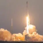 Parte abandonada do foguete Falcon 9 deve colidir com a Lua em breve