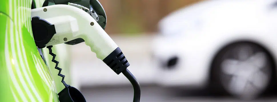 Veja como funciona o seguro para carros híbridos e elétricos