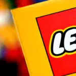 Perfil no Instagram refaz capas de álbuns famosos com LEGO