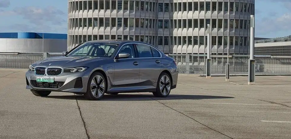 BMW Série 3 elétrico, especialmente feito para a China, é apresentado