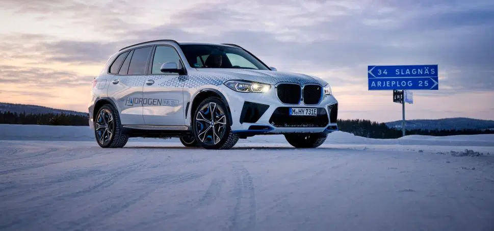 BMW iX5 a hidrogênio é colocado à prova em testes no círculo ártico