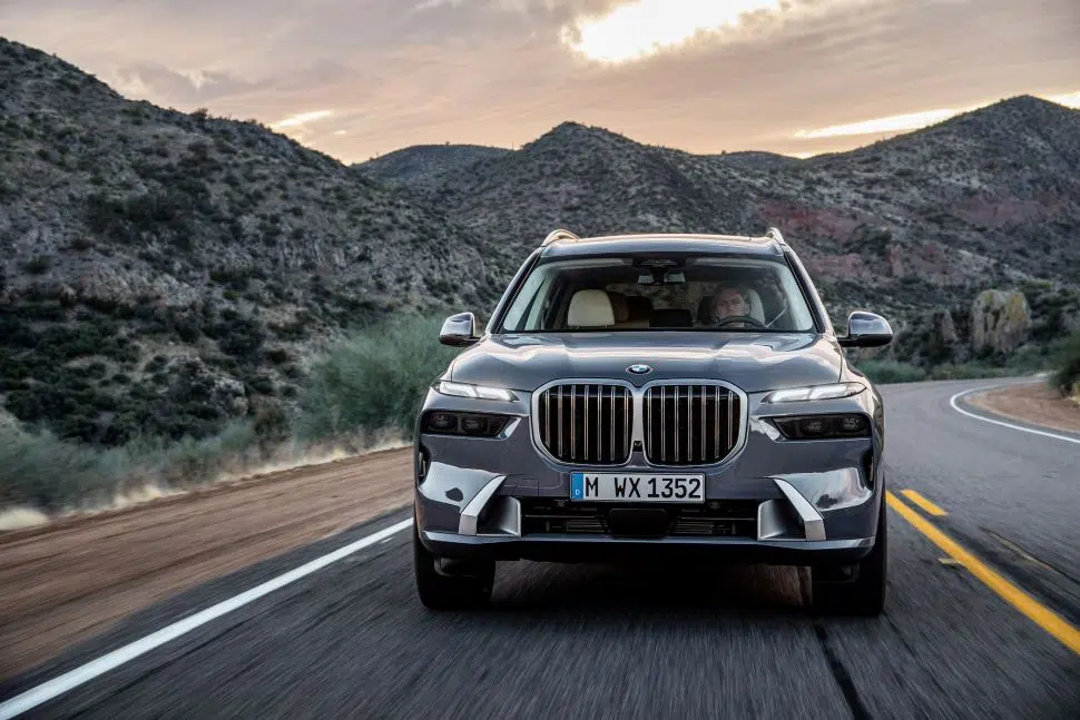 Novo BMW X7 ganha visual atualizado; veja fotos e vídeos