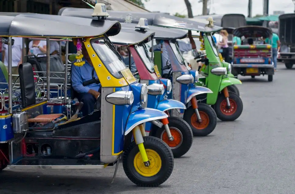 Casas Bahia aposta em tuk tuks elétricos para entregas