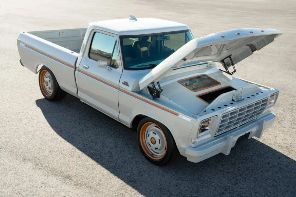 Ford F-100 Eluminator: conheça a picape retrô e elétrica