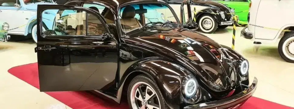 Fusca de Seu Jorge é personalizado com pintura no tom da sua pele