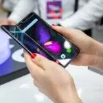 Smartphones dobráveis: confira vídeo de como eles são testados