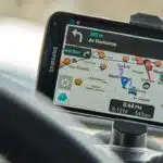 Descubra como mudar a voz e o idioma no Waze