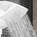 Limpar chuveiro elétrico pode prolongar vida útil; veja procedimento correto