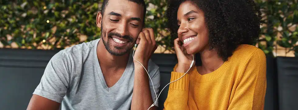 Tinder e Spotify: confira as músicas favoritas na hora da paquera