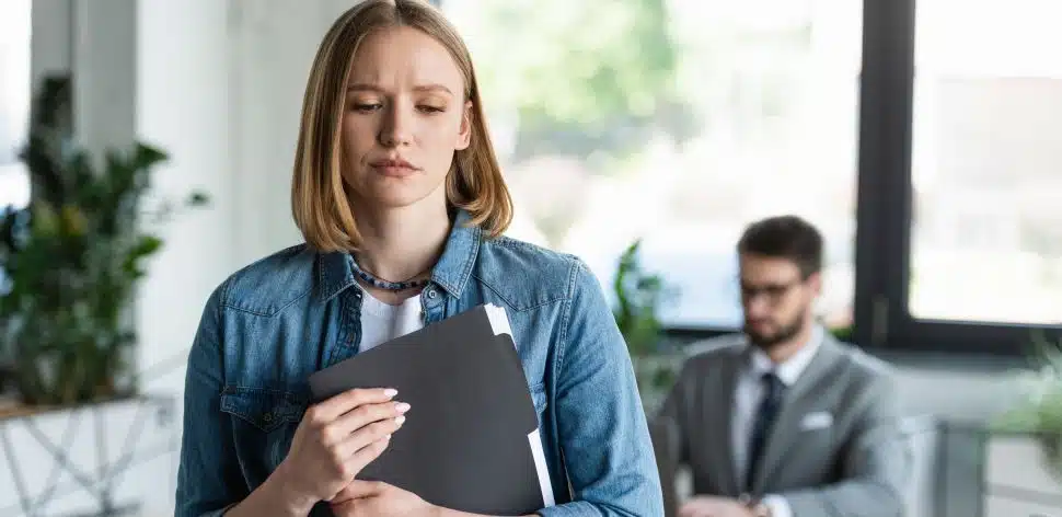 Mais de 74% das mulheres já sofreram assédio ou preconceito no trabalho, diz pesquisa