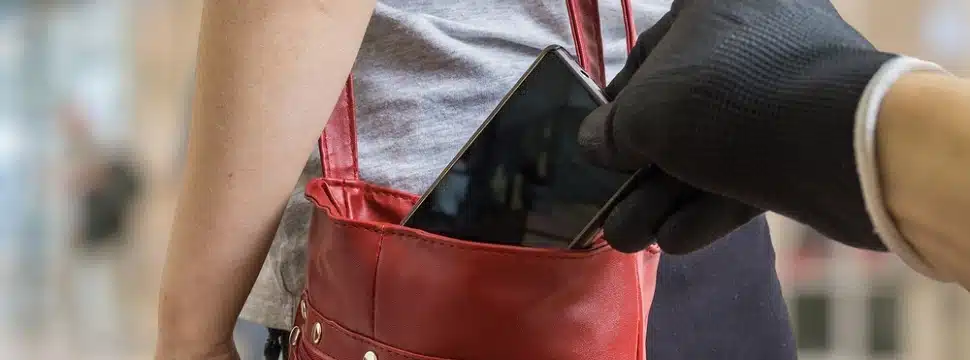 Smartphone roubado ou perdido? Saiba tudo o que precisa fazer