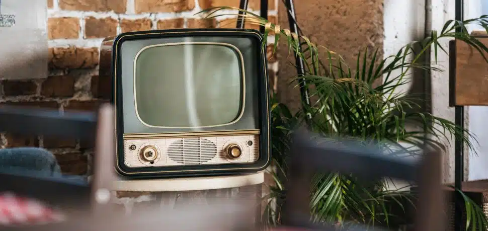 TV de tubo, discman, FAX: 83% dos brasileiros são nostálgicos em relação aos anos 80, 90 e 2000