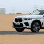 BMW iX5 movido a hidrogênio passa por testes no deserto; veja imagens