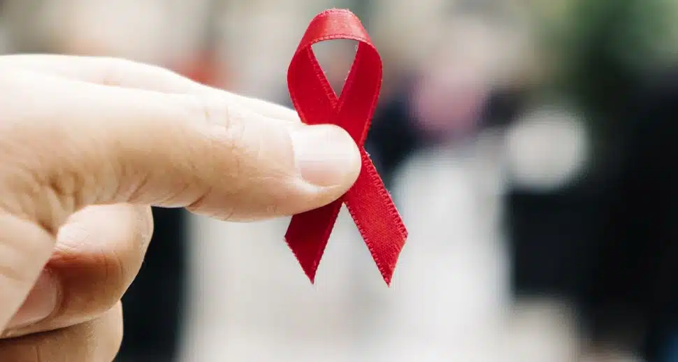 Entenda a diferença entre HIV e Aids