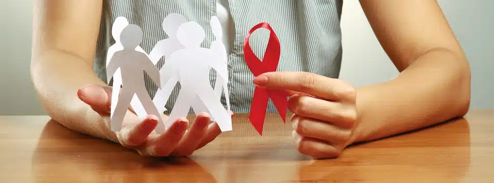 Casais com HIV podem ter filhos livres do vírus; entenda como técnica funciona