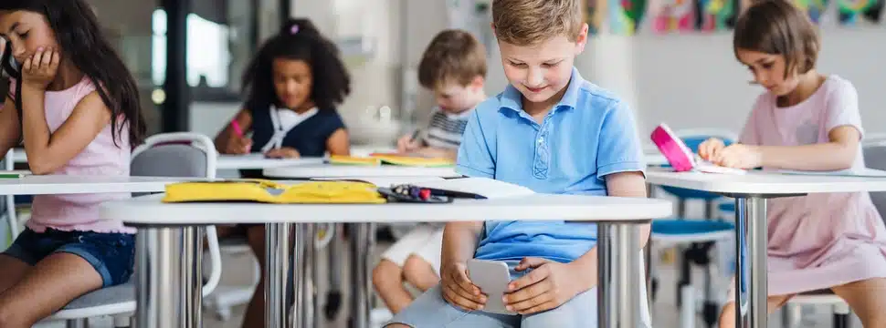 Celular em sala de aula: vantagens no processo de aprendizagem