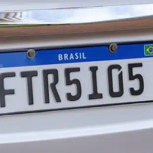 Veja o passo a passo para emitir uma nova placa do veículo