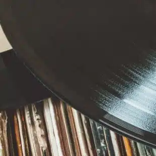 Dia do Vinil: entenda o vínculo com a música ao longo do tempo