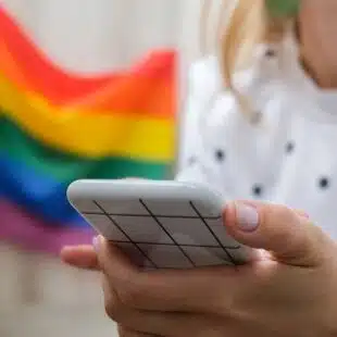 Como evitar os principais crimes online que afetam a comunidade LGBTQIAP+