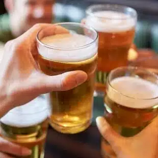 Dia Internacional da Cerveja: 5 aplicativos para fãs da gelada