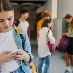 Celulares em sala de aula: entre limites e possibilidades