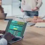 Entenda como empresas lidam com funcionários apostadores