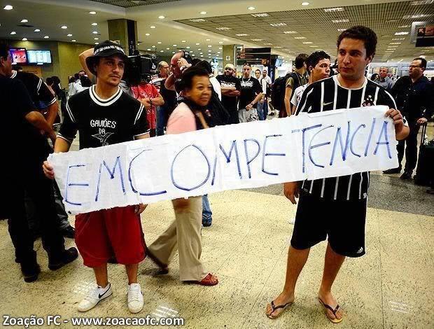 Conforme dizíamos, a Gaviões sabe fazer um bom protesto – Crédito do foto: Reprodução/Meme/Internet