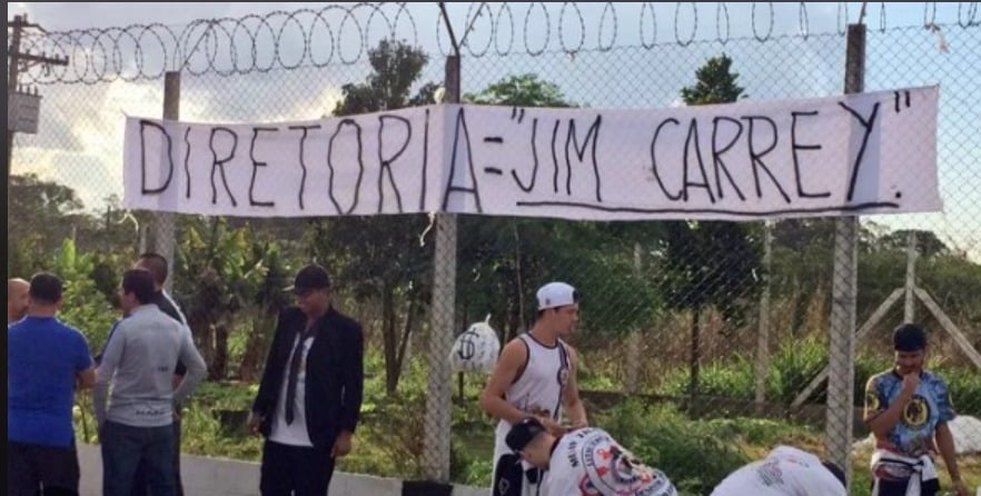 A Gaviões sabe fazer um bom protesto – Crédito do foto: Reprodução/Meme/Internet