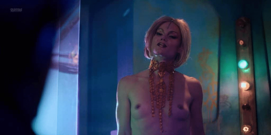 Anemona, garota de programa de um bordel futurista – Reprodução / Altered Carbon